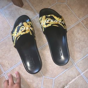 Versace slides (women’s 10) men’s 11